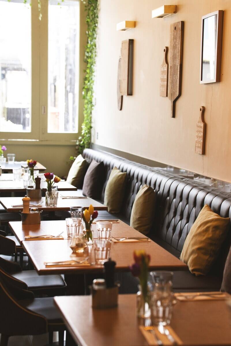 Restaurant For Sale in Fulham with walking distance from Stamford Bridge. Photo 2
