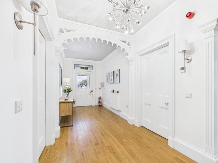 Mixed-use Elgin townhouse with Airbnb and office income Photo 2