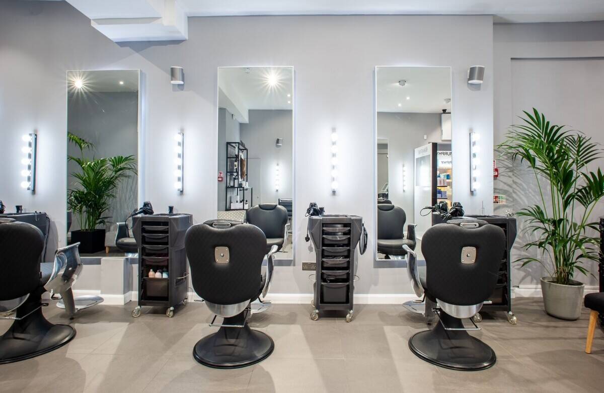 Salon Chairs to Rent located in central london Oxford circus Photo 2