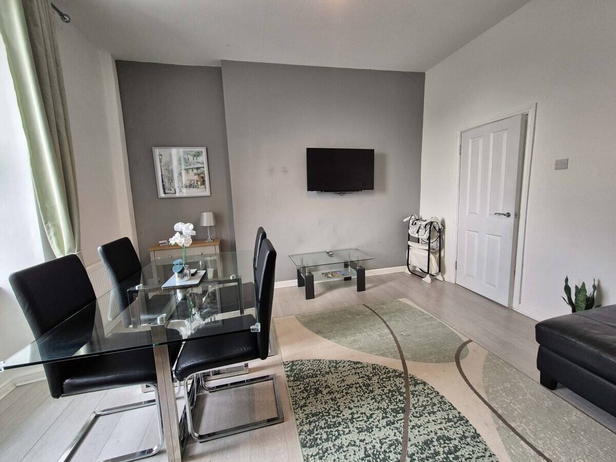 CONWY - FOUR BEAUTIFULLY APPOINTED HOLIDAY APARTMENTS ON THE EDGE OF SNOWDONIA NATIONAL PARK