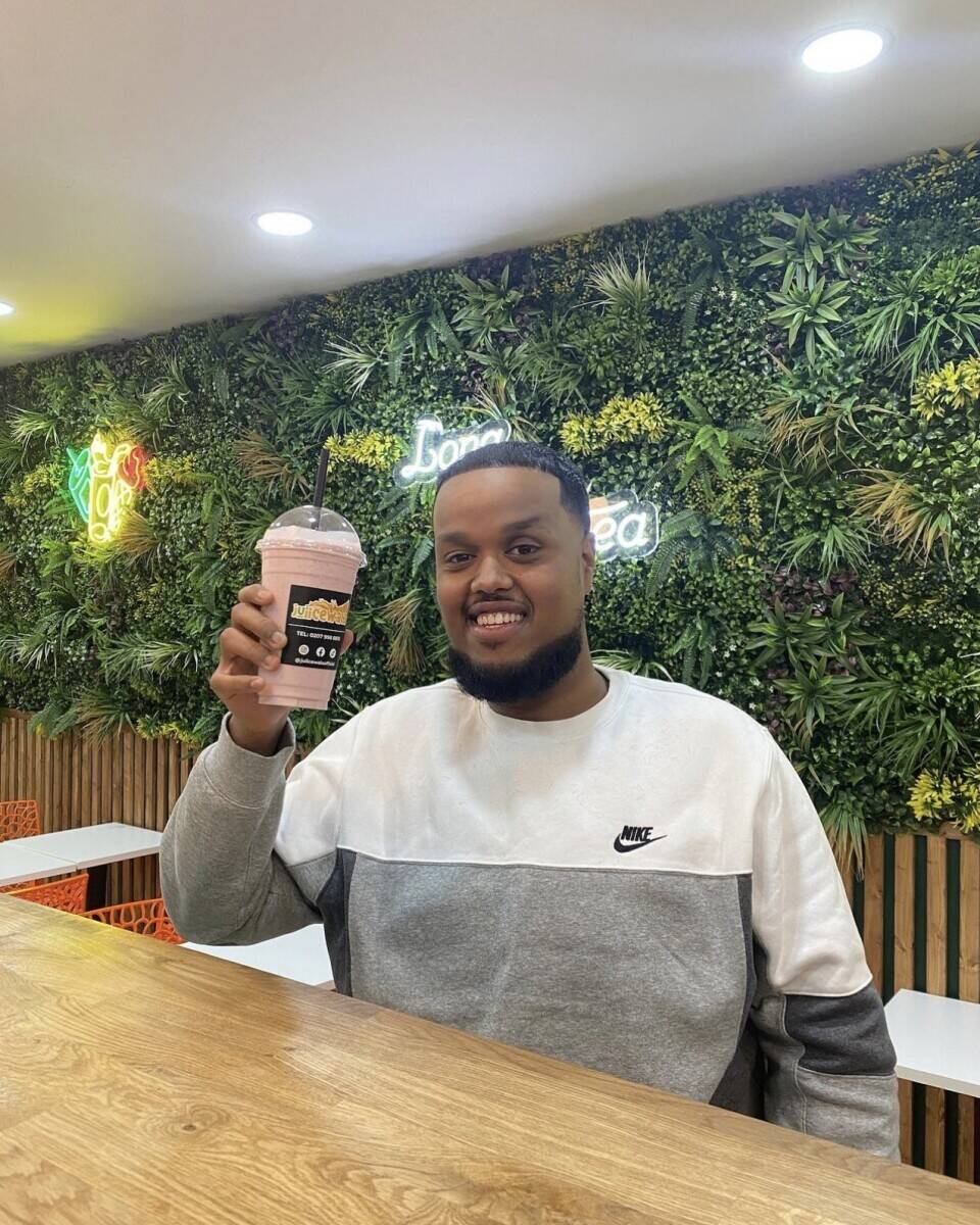 Food/Juice, Smoothie & Bubble Tea Bar in Prime North London Location Photo 3