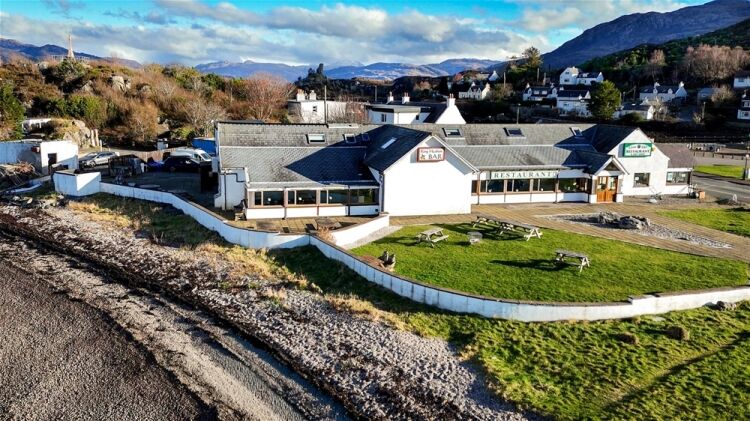 Castle Moil Restaurant, King Haakon Bar & Bunkhouse