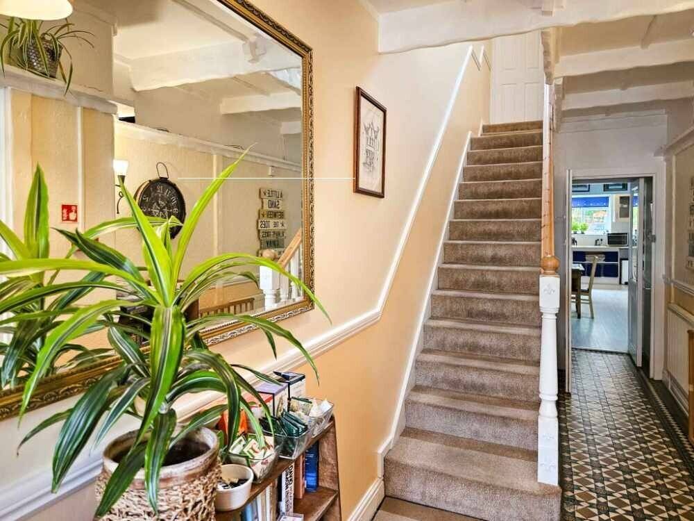 A Stunning Turn-Key Six-Bedroom Guest House