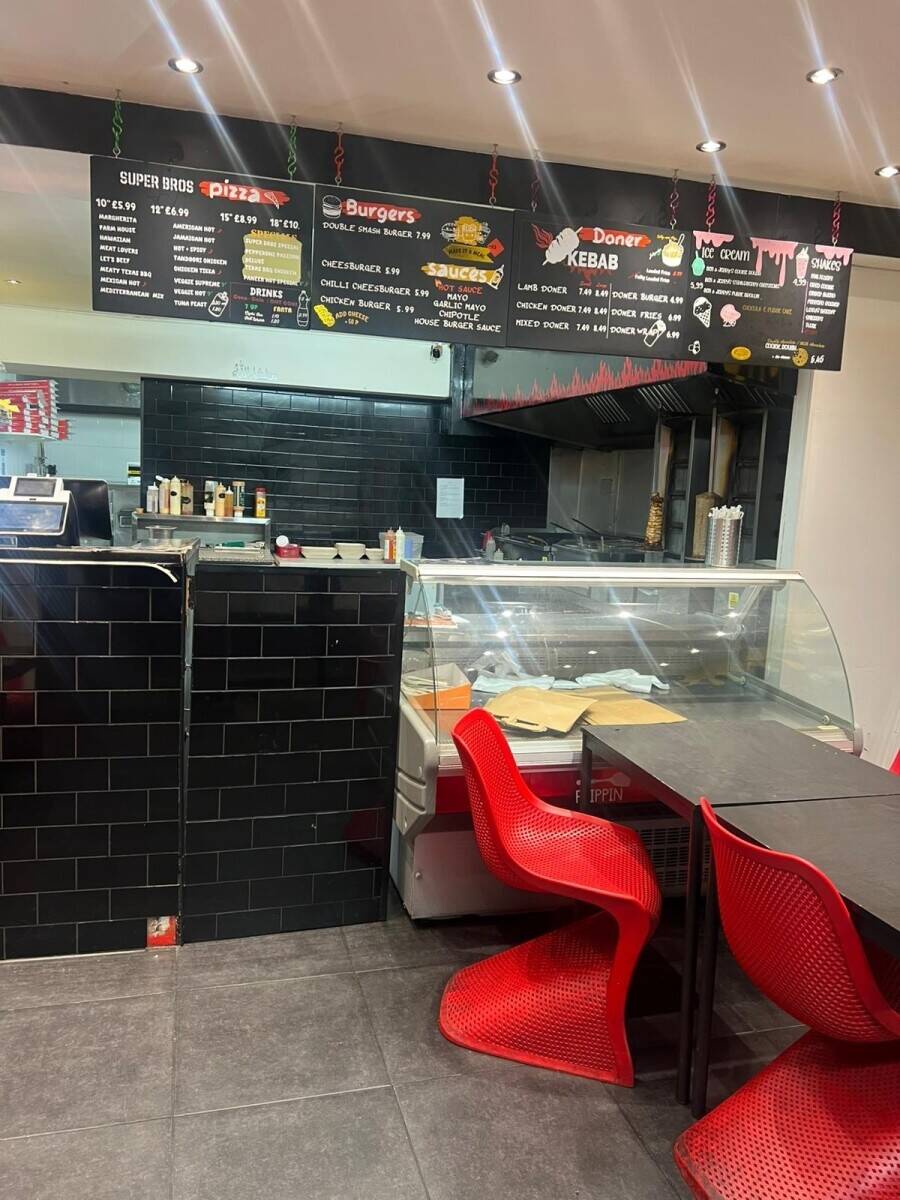 ATTRACTIVE RESTAURANT IS FOR SALE IN PRIME LOCATION IN UXBRIDGE WOTH HIGH POTENTIAL TO INCREASE SALE Photo 2