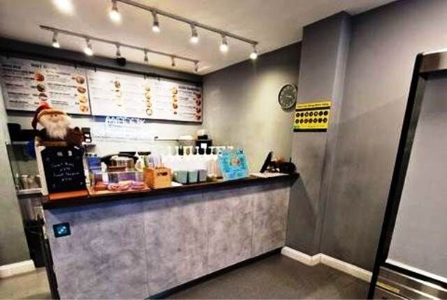 Contemporary Air-conditioned Sushi Restaurant for Sale Photo 2