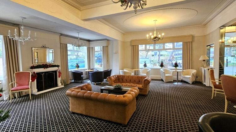 33 Bedroom Town Centre Hotel with Outside Swimming Pool