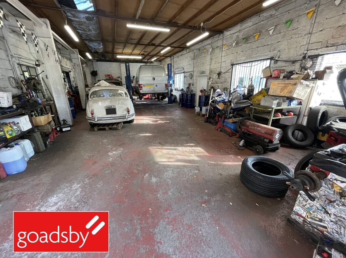 MOT, Servicing & Repair Garage Photo 2