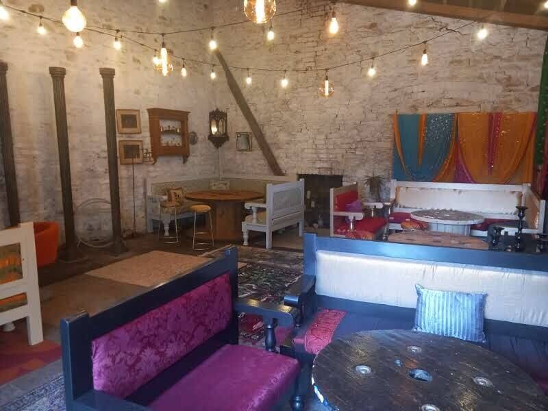 SOUTH WALES – SEVEN BEDROOM HOTEL AT THE HEART OF BUSY TOWN CENTRE WITH SCOPE TO INCREASE BUSINESS A Photo 2