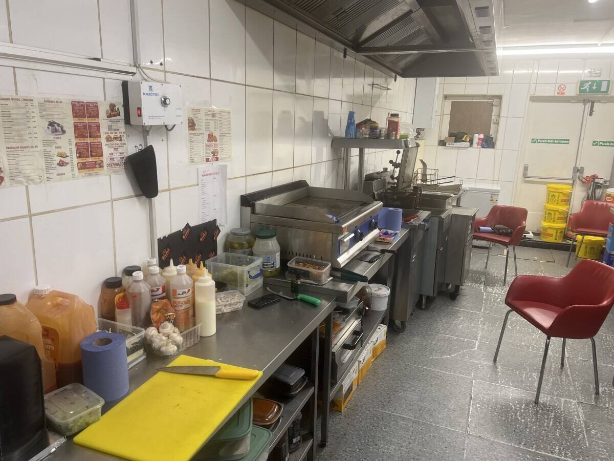 Smash burgers and chicken shop for sale in Tilbury Essex  Photo 2