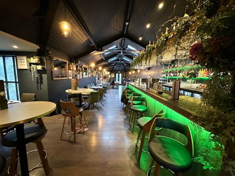 Restaurant Unit in Hale, Altrincham Photo 2