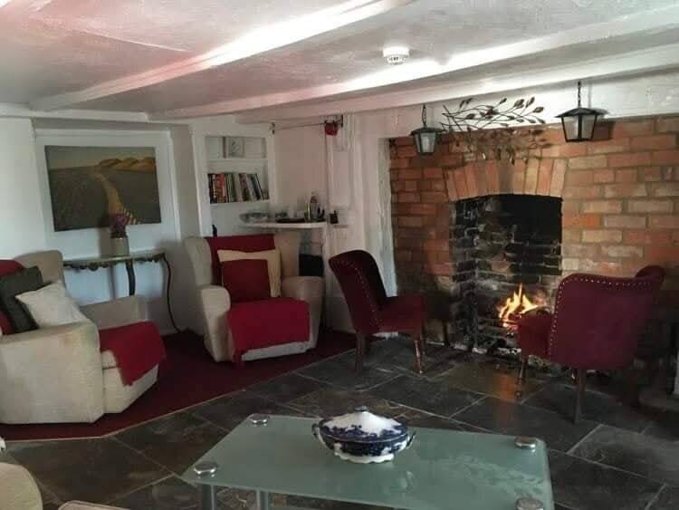 Thatched pub for sale in theddlethorpe