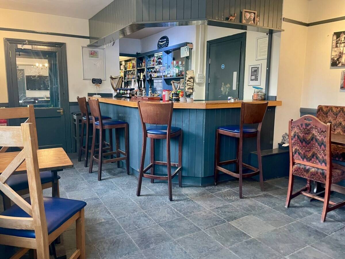 CAMBRIDGESHIRE - PUB & RESTAURANT WITH LARGE PLOT ADJACENT TO THE RIVER SNAIL