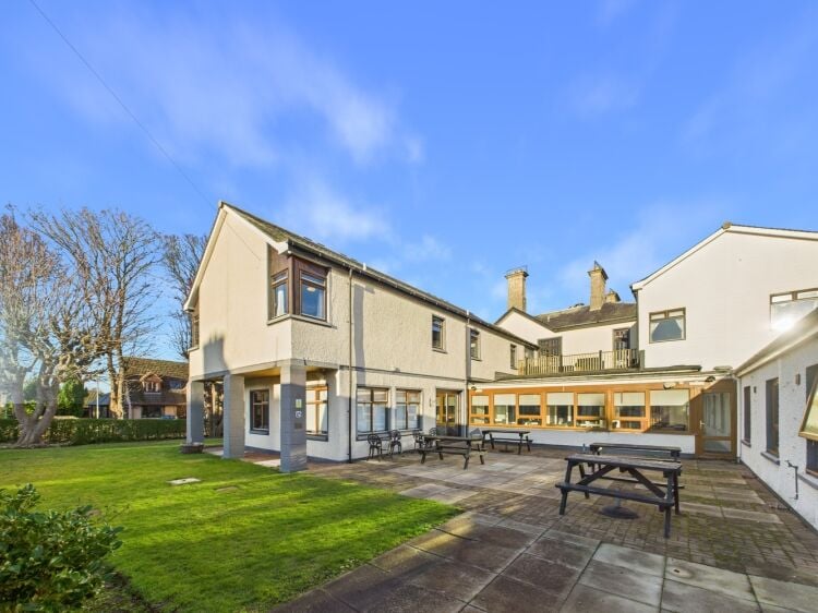 Elegant coastal hotel with thriving Highland guest trade