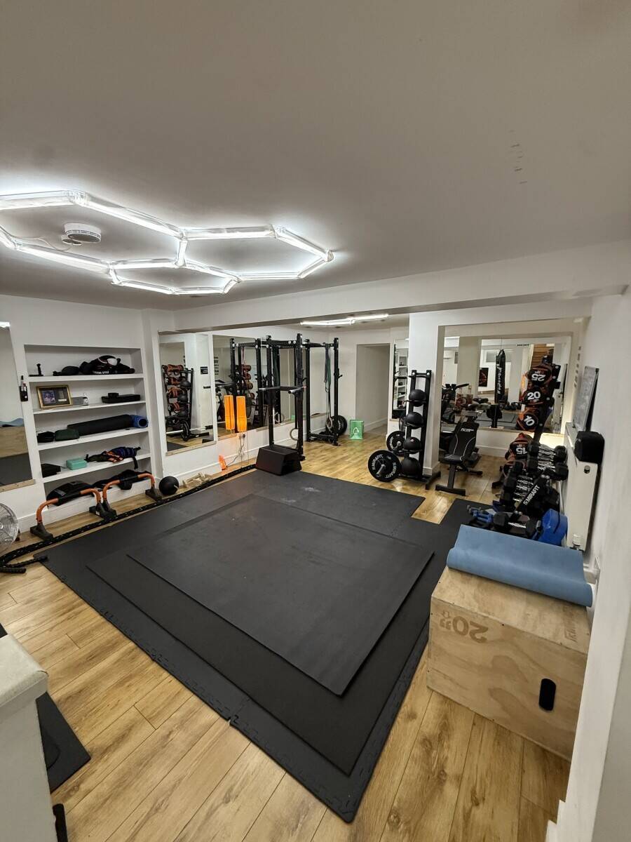 Maxwellness cafe : cafe & studio gym