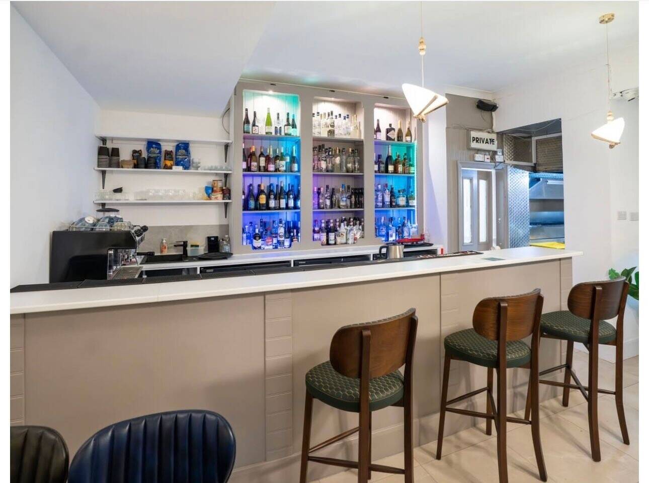 Fully Fitted Restaurant/Takeaway for Sale – Palmers Green (N13) – Extraction – All Equipment Included  Photo 2