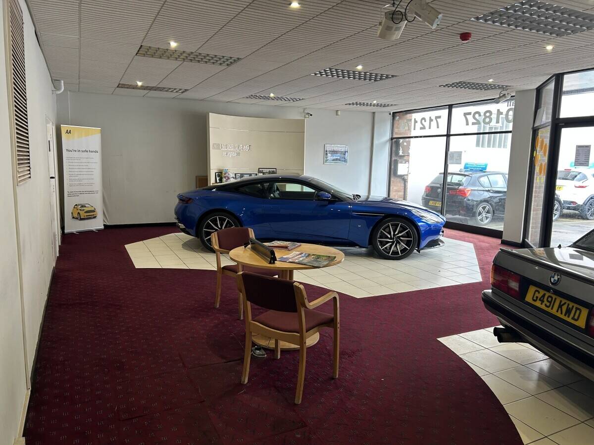 Car sales forecourt & showroom Photo 3