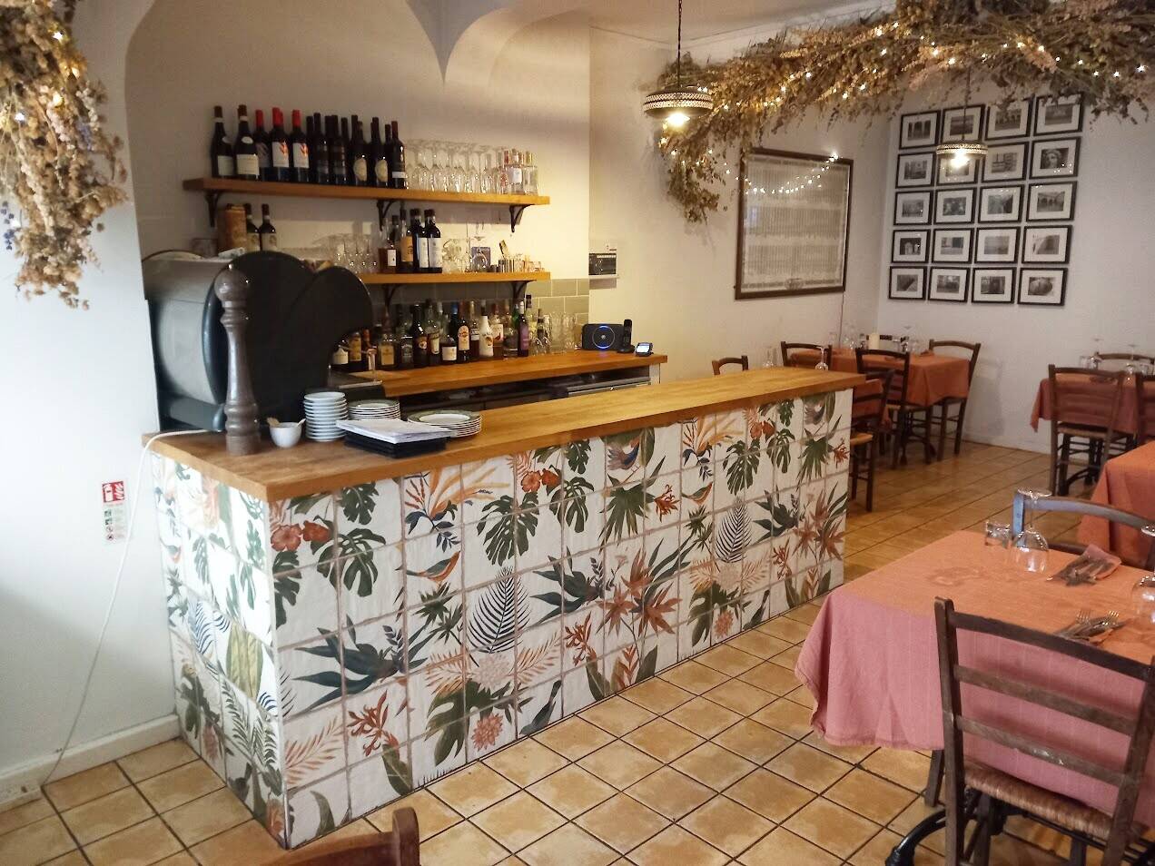 HEREFORD CITY CENTRE - WELL-ESTABLISHED RESTAURANT OPERATED ON LIMITED HOURS AND CLOSE TO MAJOR TOUR Photo 2