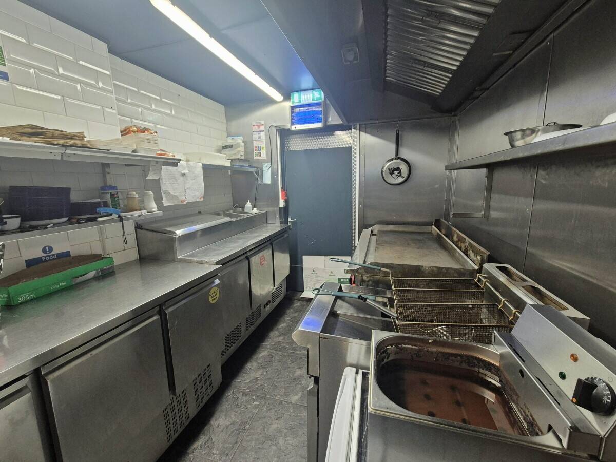 DENBIGHSHIRE - BURGER RESTAURANT IN DEE VALLEY MARKET TOWN