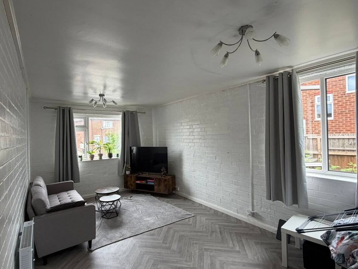 First floor Commercial Units for Rent - in Arnold NG5 &pound;700 per month