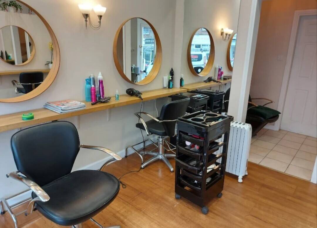 FOR SALE: PREMIUM HAIRDRESSING SALON &ndash; PRIME LOCATION NEAR BERRYLANDS STATION
