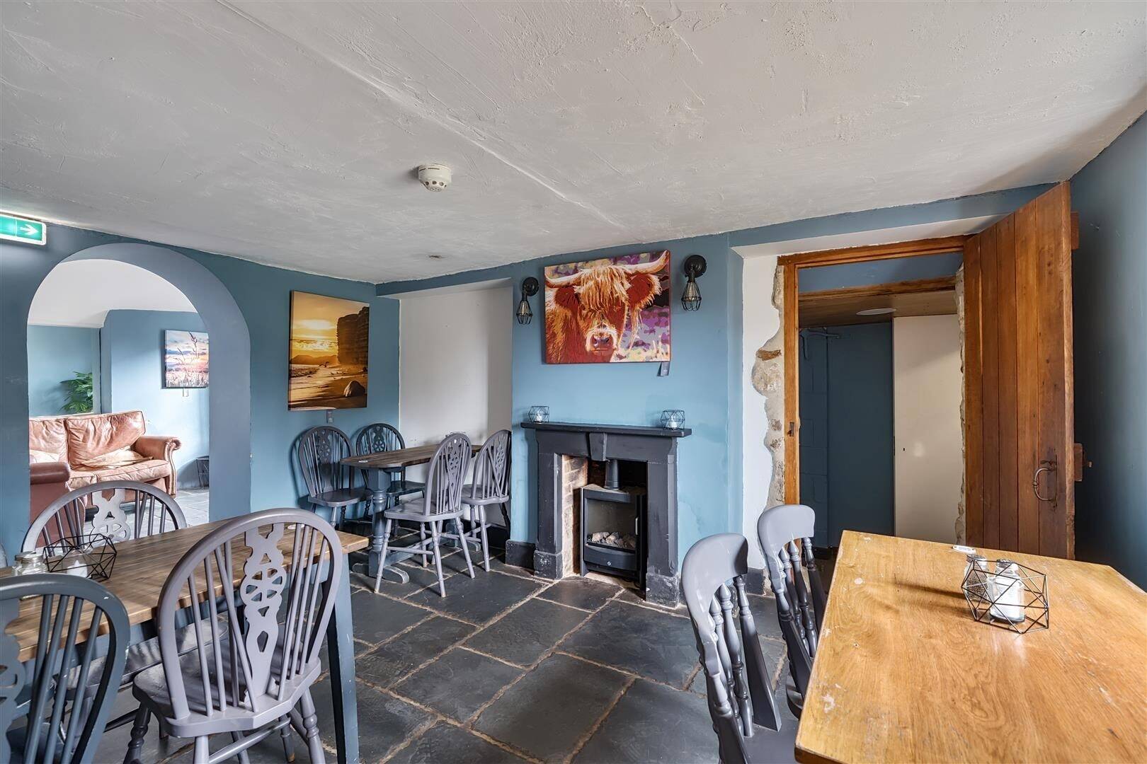 Thatched Dorset Country Freehouse With 3 Bedroom Accommodation, Near Bridport Photo 2