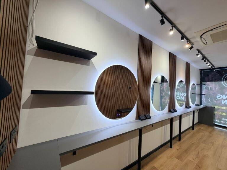 Brand New Barber Shop / Ladies’ Salon Space To Let – Acton W3 London