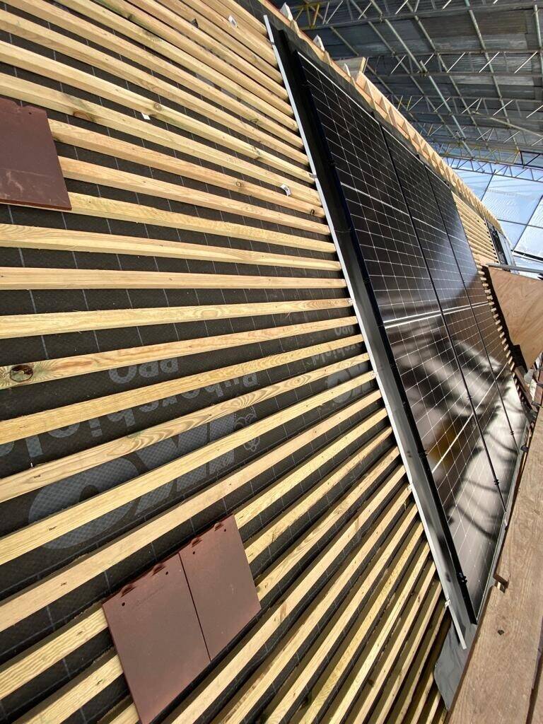 Solar PV, Battery Storage & EV Charger Installation Company (MCS NICEIC HIES) Photo 2