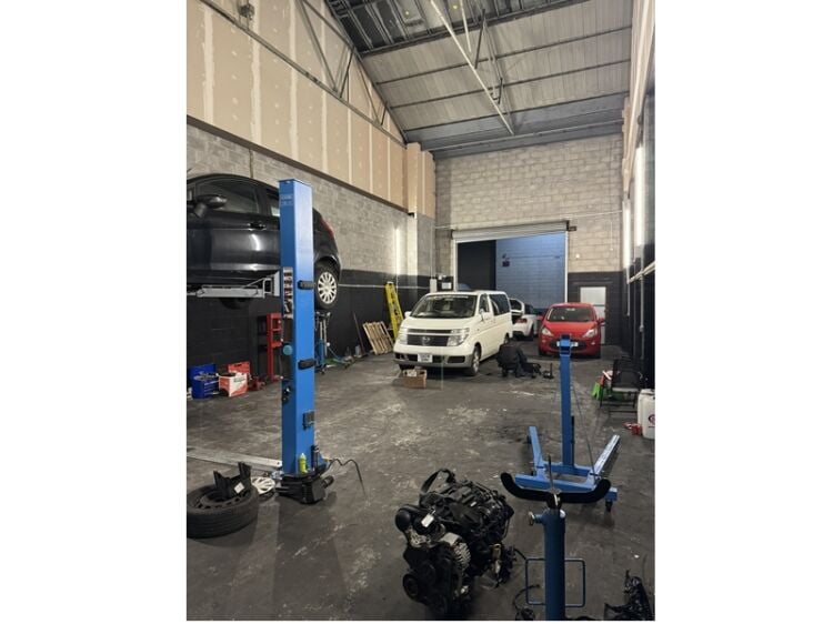 Fully Equipped Independent Garage with Expansion Potential