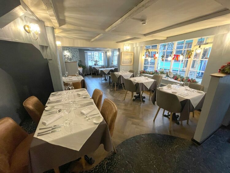Beautifully Presented Restaurant & 3 Bedroom Flat