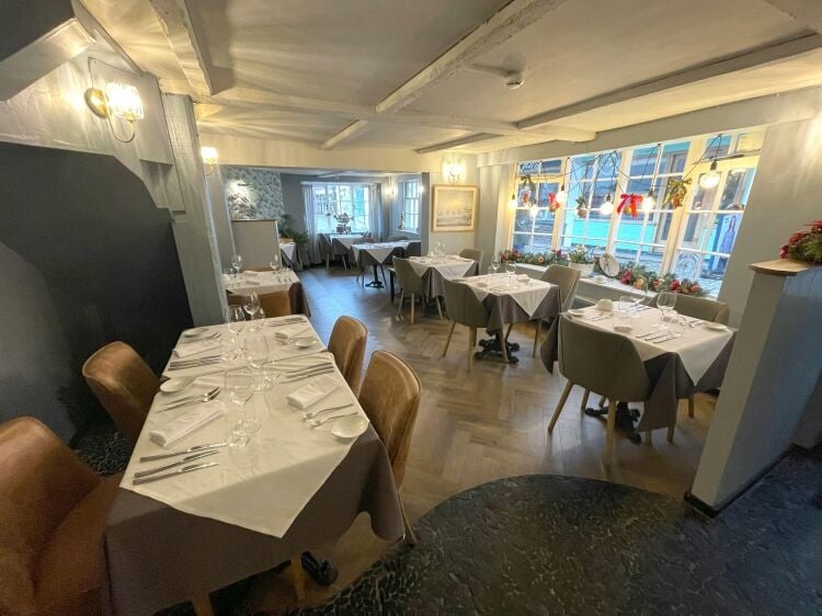 Beautifully Presented Restaurant & 3 Bedroom Flat Photo 2