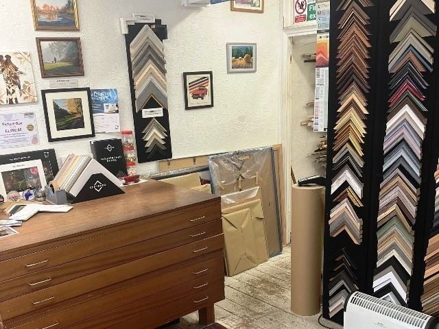 Picture Framers & Gallery for Sale