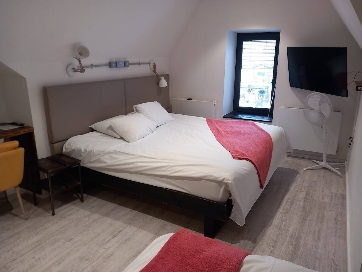 TREORCHY FIFTEEN BEDROOM HOTEL Photo 2