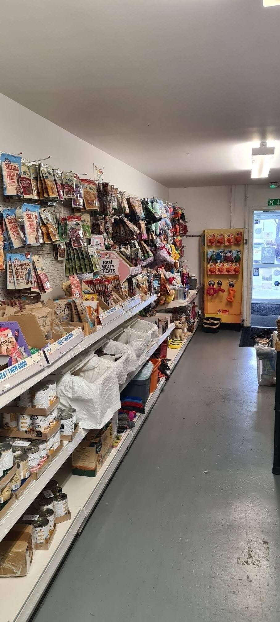 Market-Leading Pet & Home Retailer | Strong Omnichannel Presence & High Revenue