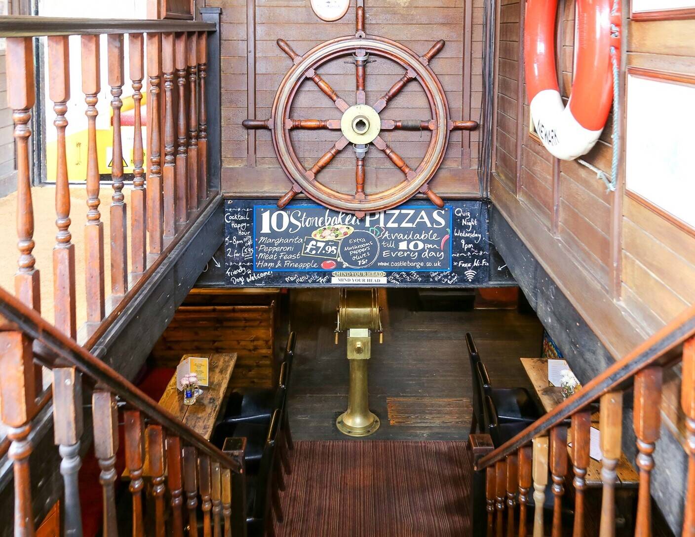 NOTTINGHAMSHIRE - RIVER TRENT CANAL BOAT PUB ADJACENT TO NEWARK CASTLE