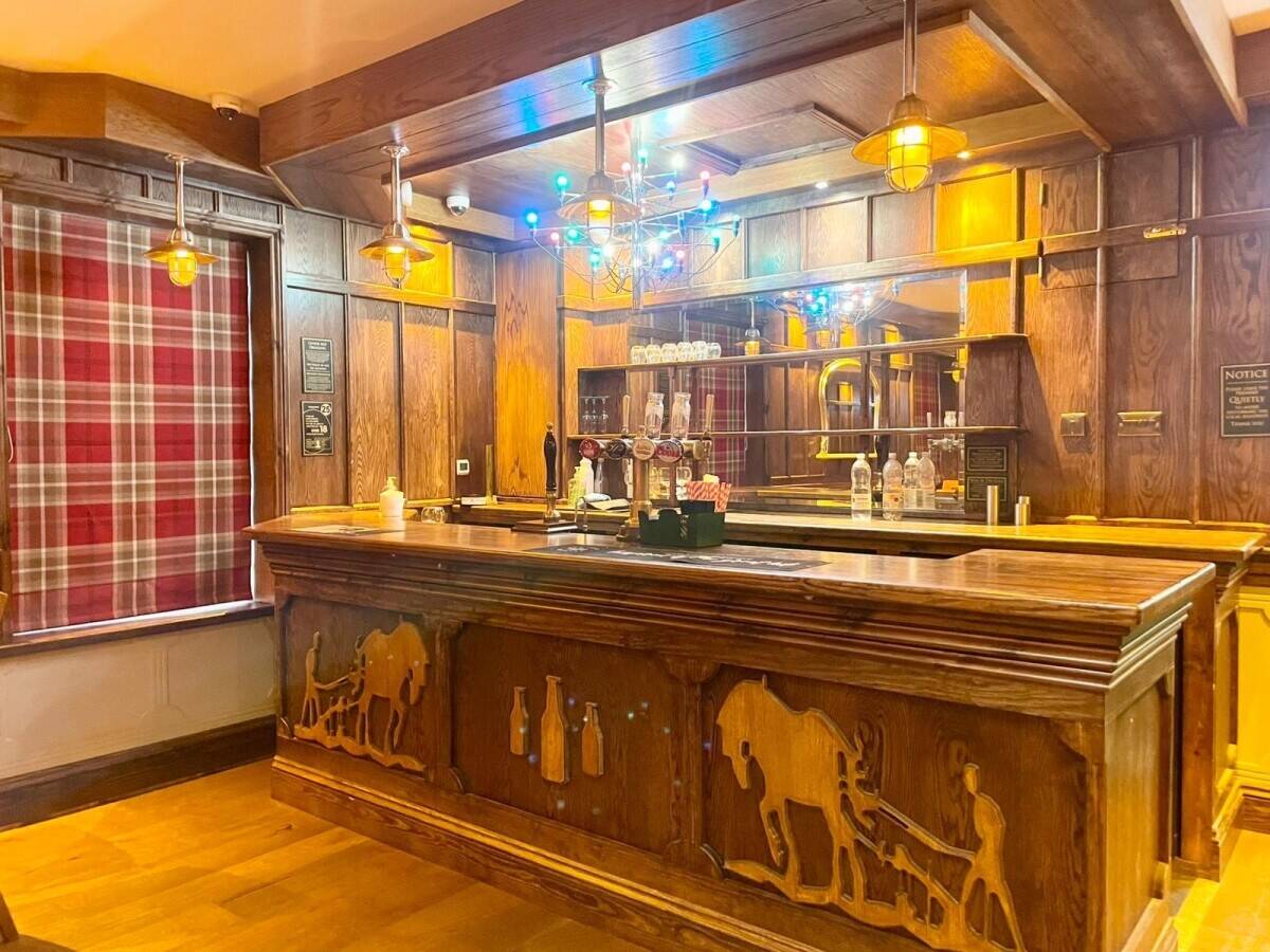 EAST YORKSHIRE - THREE BEDROOM PUB & RESTUARANT WITH THREE LETTING BEDROOMS
