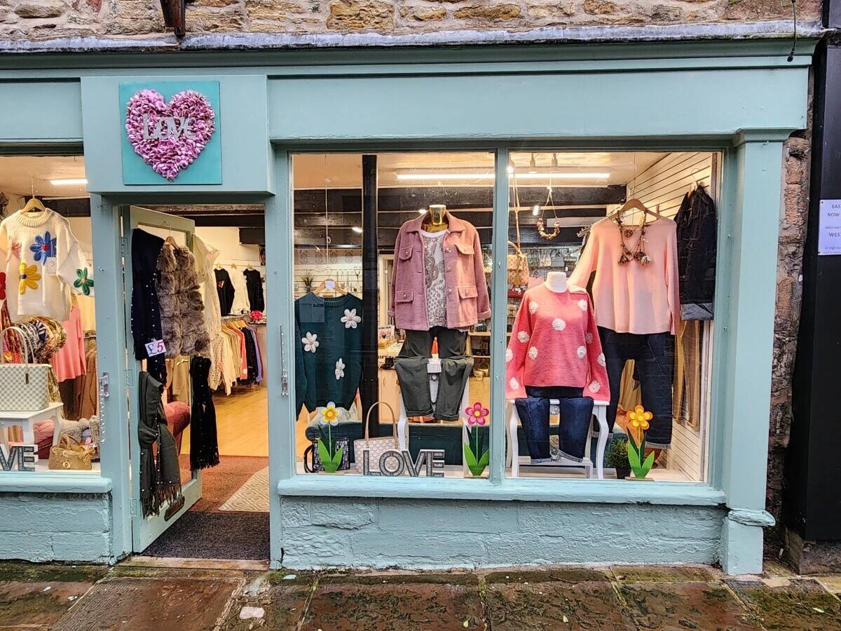 Ladies clothes retail shop for sale in Skipton North Yorkshire. Photo 2