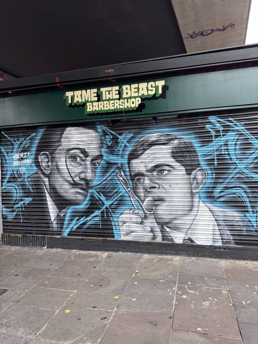 Shop/barbers/retail space for sale in bricklane Photo 2