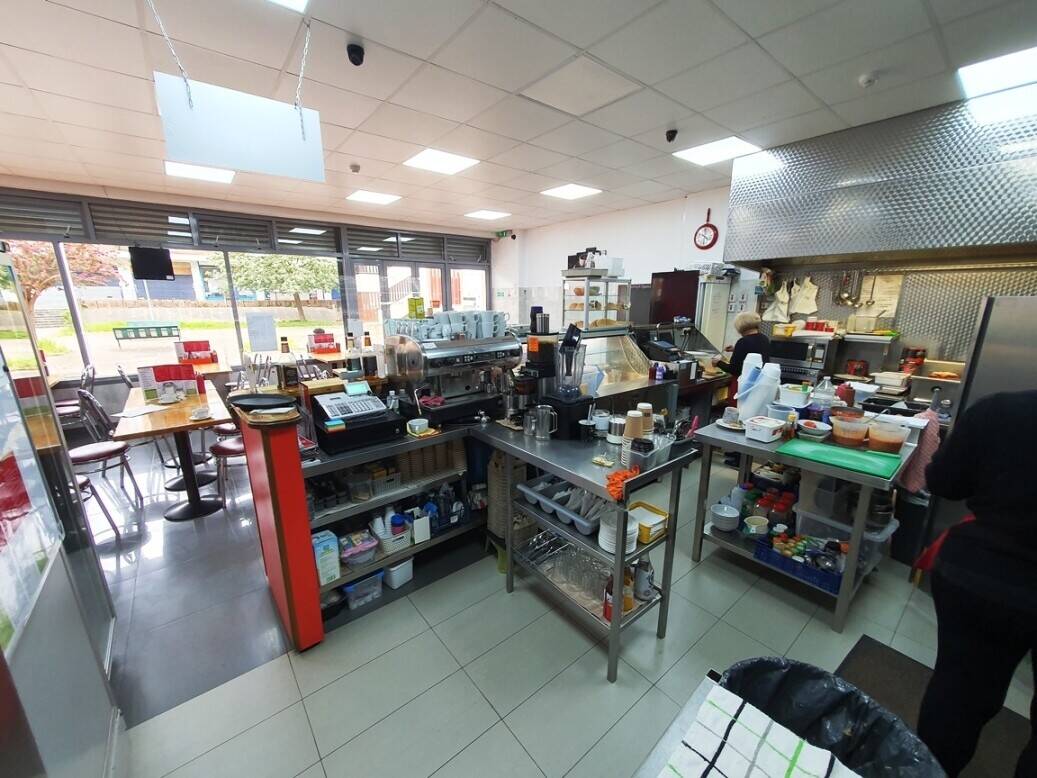 CAFÉ FOR SALE IN GREENWICH, LONDON - FULL A3 & ALCOHOL LICENCE (2300) Photo 2