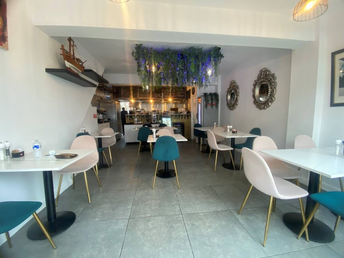 CAFE/COFFEE SHOP (LICENSED) 20+ COVERS - LEIGH-ON-SEA Photo 2