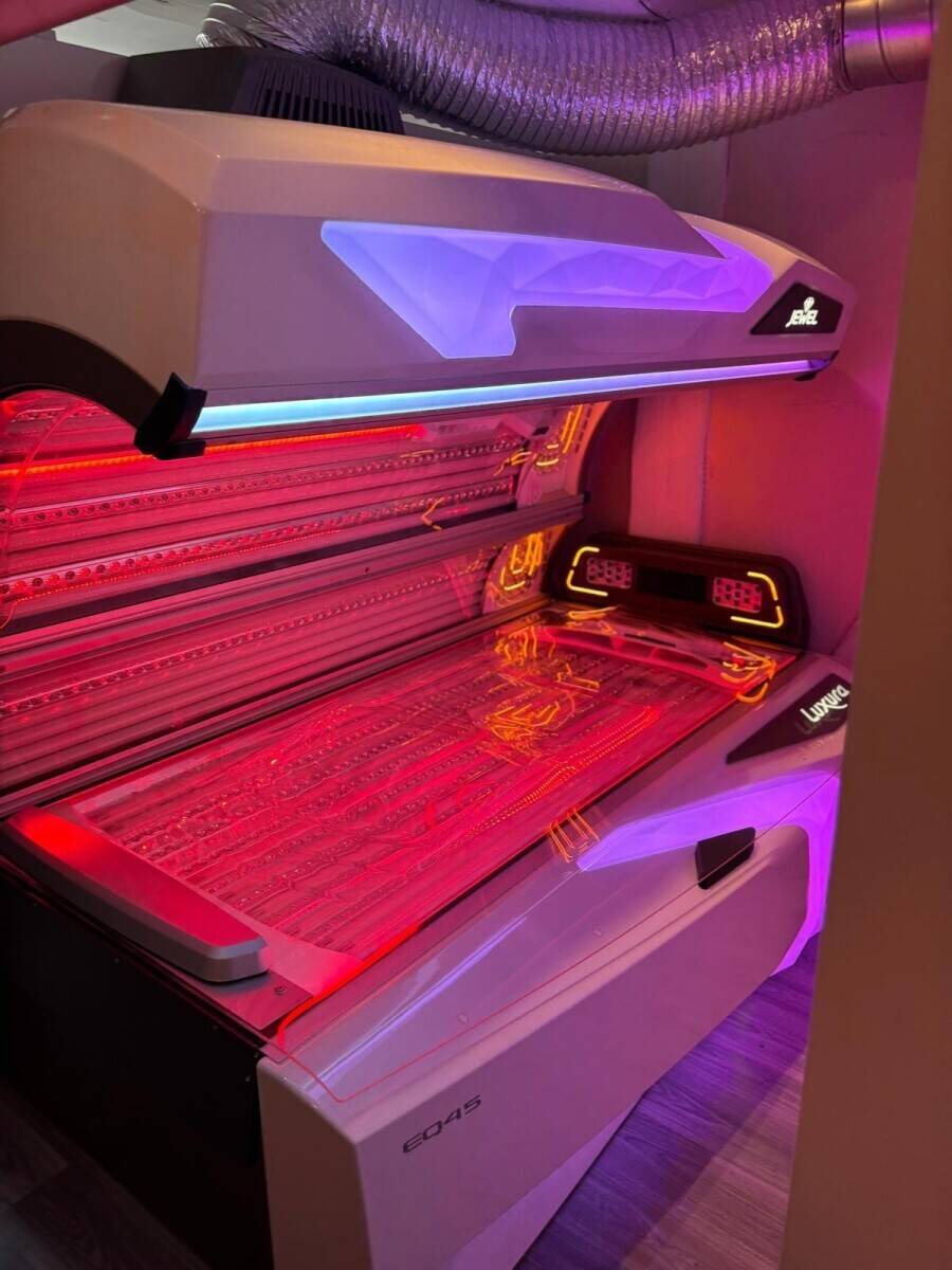 Well-respected Beauty and Tanning Salon in Essex with Customer Loyalty and Broad Service Range