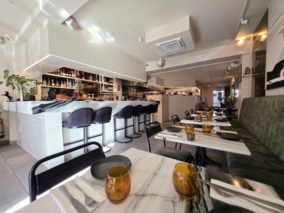 RESTAURANT & BAR Photo 2