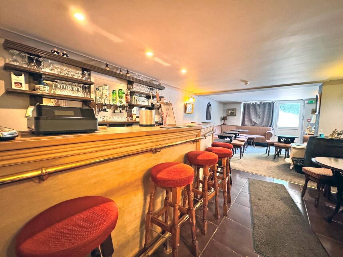 COUNTY DURHAM - VILLAGE GUEST HOUSE WITH RESTAURANT AND BAR Photo 2