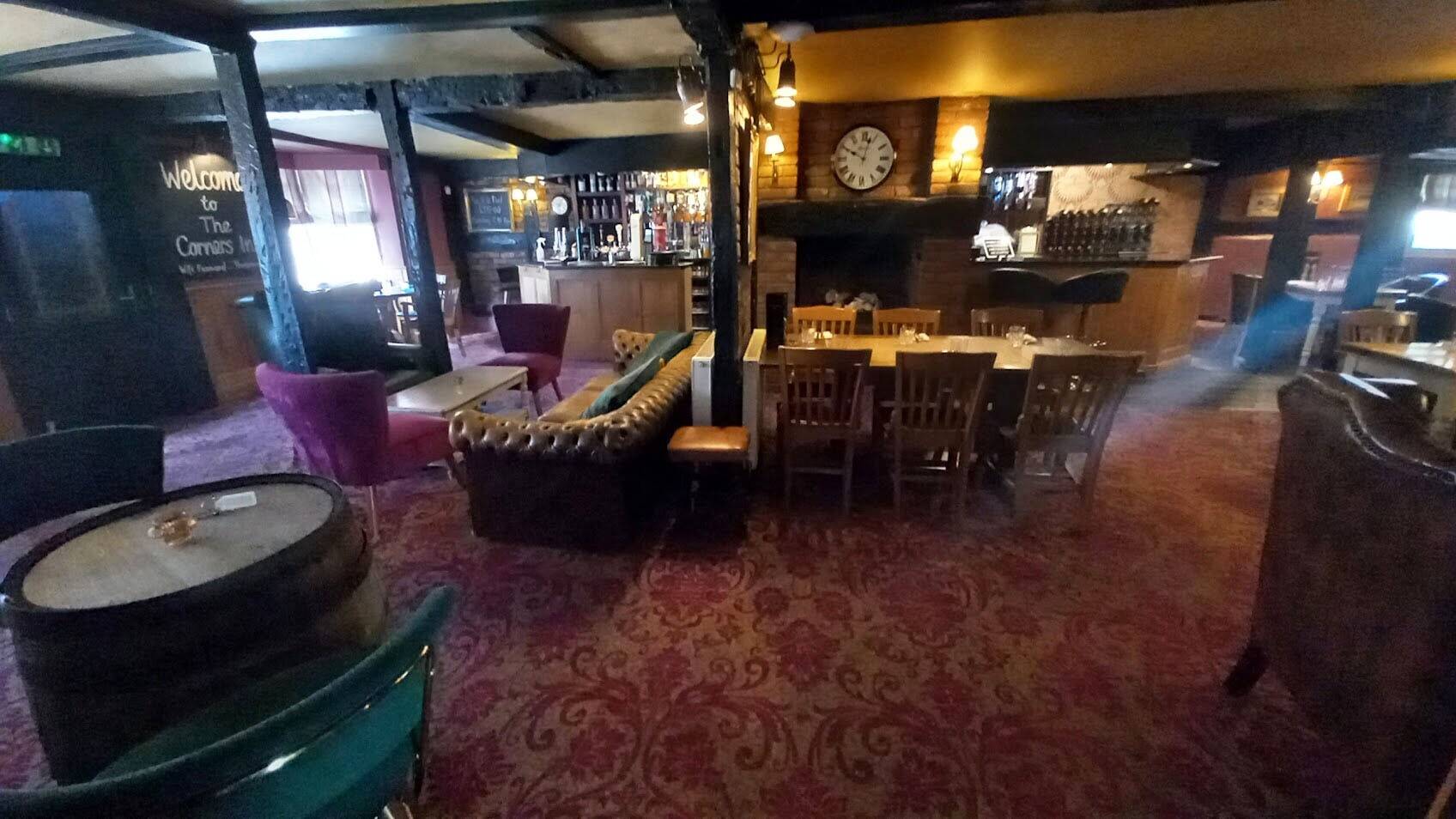 HEREFORDSHIRE – 17TH CENTURY BLACK AND WHITE VILLAGE INN Photo 2