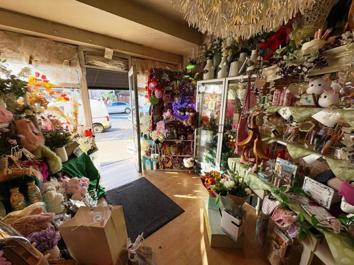 INTERFLORA FLORISTS & GIFT SHOP FOR SALE IN SOUTHEND-ON-SEA, ESSEX Photo 2