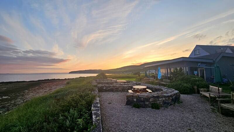 Seafront bistro and bar on the Isle of Arran with spectacular beach front location and views. Photo 2
