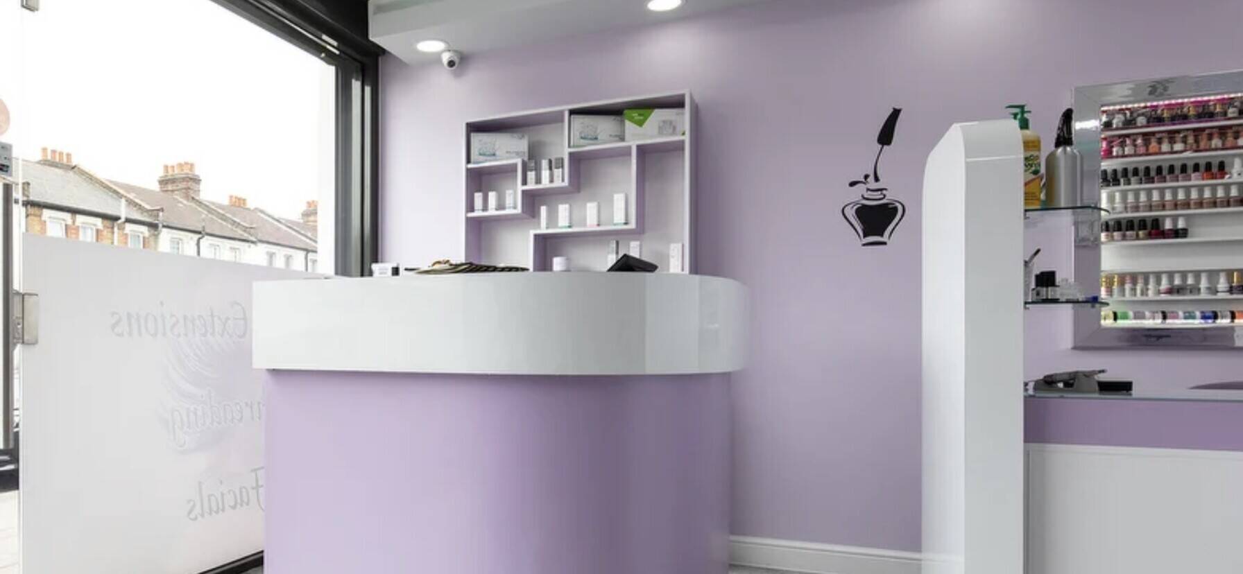 Beauty salon for sale long lease in Hounslow London. Photo 3