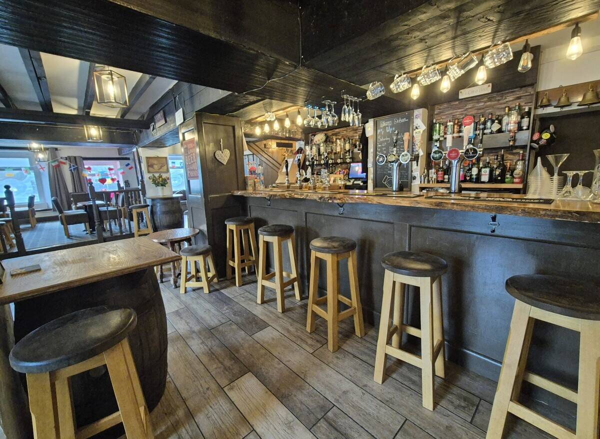 SOUTH LAKELAND - REFURBISHED VILLAGE PUB SITUATED CLOSE TO THE LAKE DISTRICT