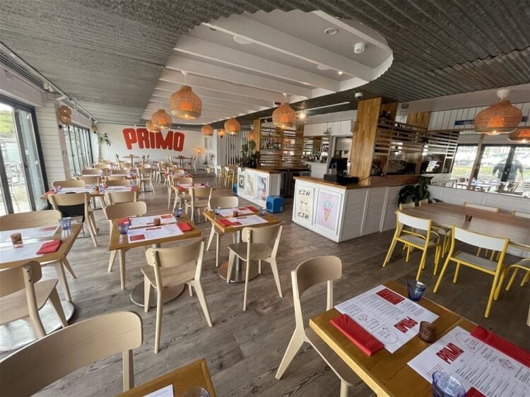 Stunning Waterfront Restaurant in the Heart of Salcombe For Sale in Salcombe