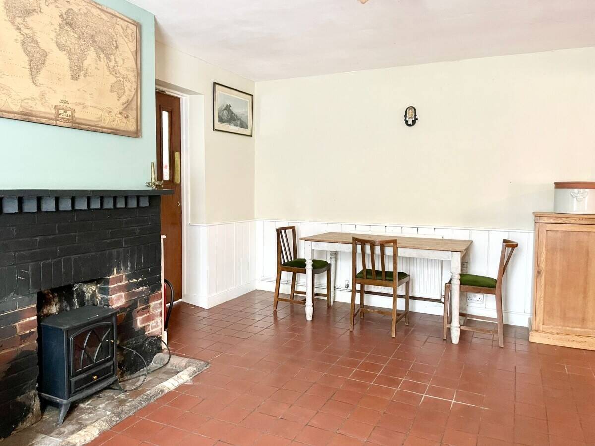 SUFFOLK - THREE BEDROOM PUBLIC HOUSE ON LARGE PLOT Photo 2