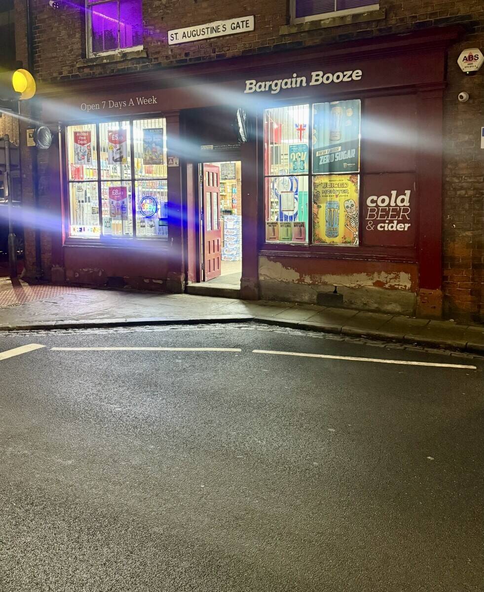 Busy off licence shop for sale Photo 2